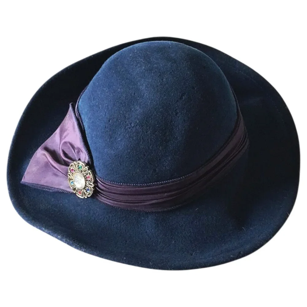 1960-70s WPL5923 100% Wool Dark Blue-Purple Ribbon Rhinestone Brooch Hat